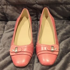 Distressed coral leather flats with buckle embellishment by EasySpirit - 7.5M